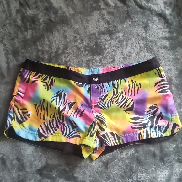 NWOT Roxy reversable board shorts, black/multi coloured - Picture 5 of 8